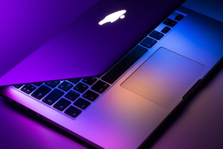 Review MacBook Pro M2 2023: Performa Luar Biasa untuk Profesional Kreatif
