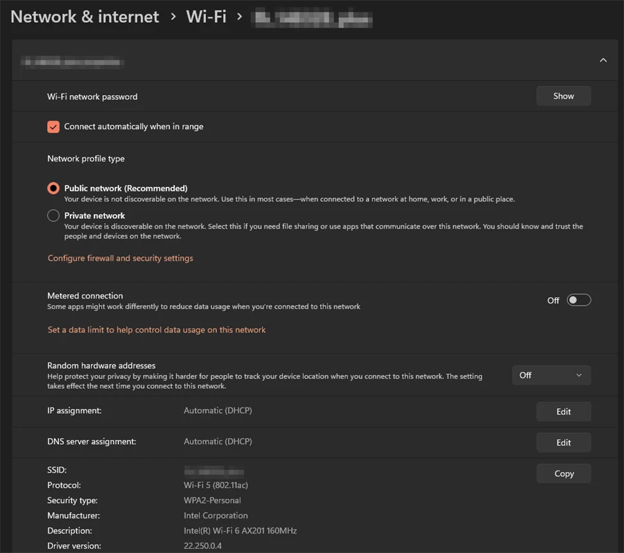 Halaman properti jaringan Wi-Fi di Windows 11: profil Public network, IP dan DNS otomatis (DHCP), protokol Wi-Fi 5, adaptor Intel AX201, dan versi driver; nama wifi diburamkan